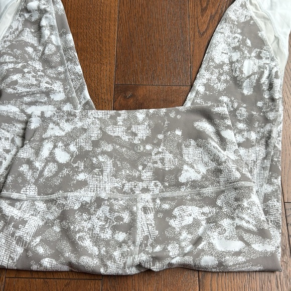 Lululemon. Gray & blue leggings. EUC. - Picture 3 of 3